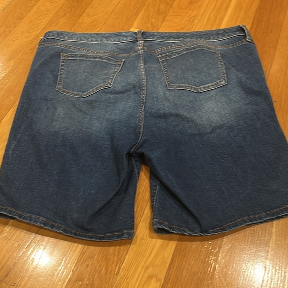 Torrid women’s distressed Bermuda Jean shorts size 20. - Picture 6 of 8